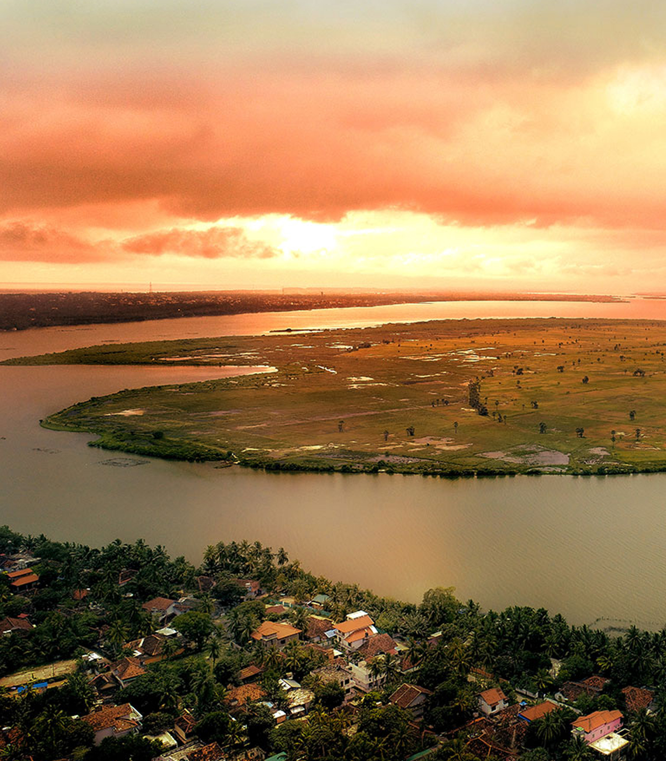 Batticaloa lagoon and coast circuit by bike Sri Lanka east coast
